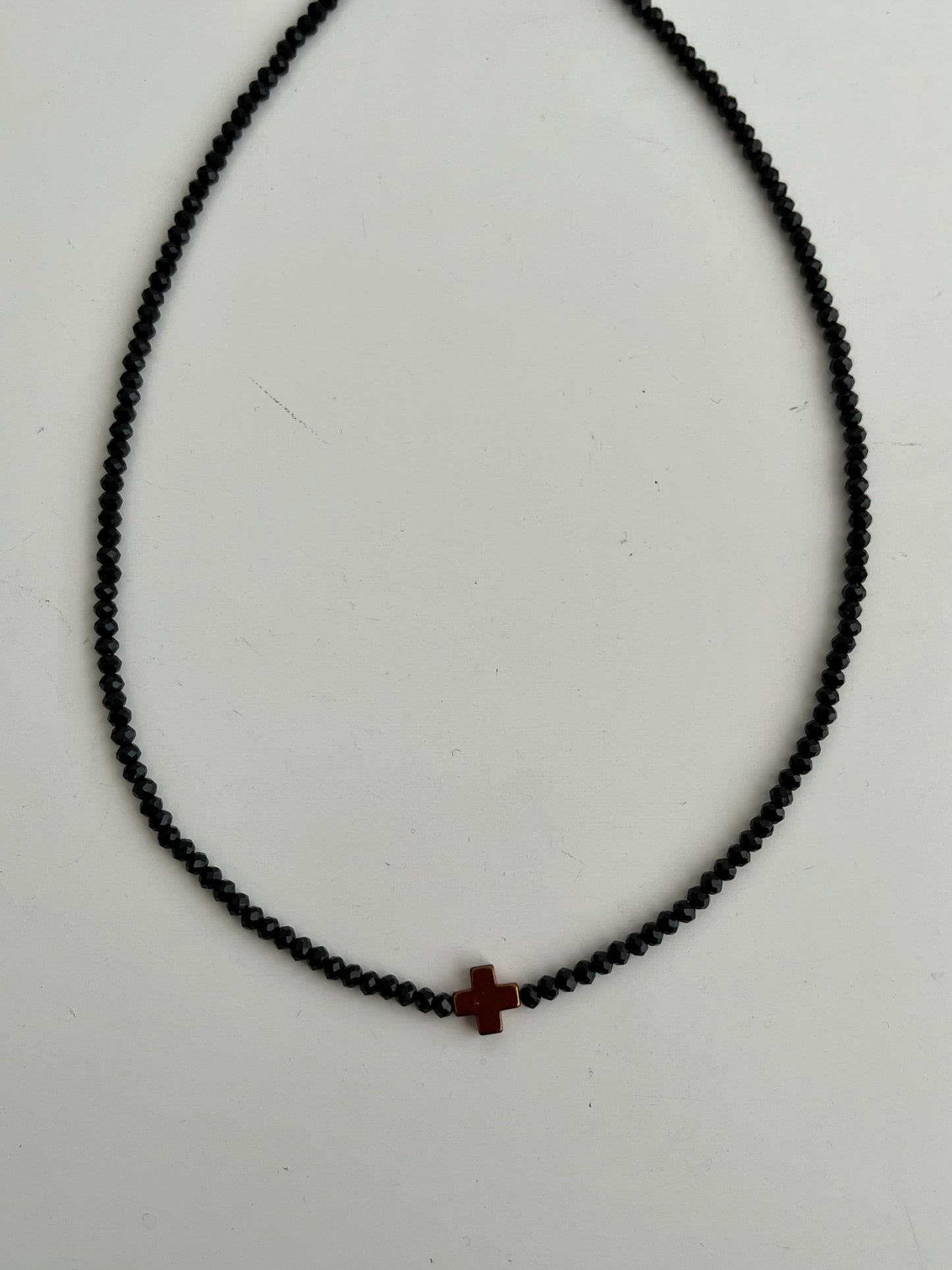 Chocker cristal com cruz em hematita