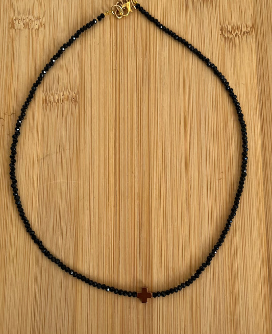 Chocker cristal com cruz em hematita