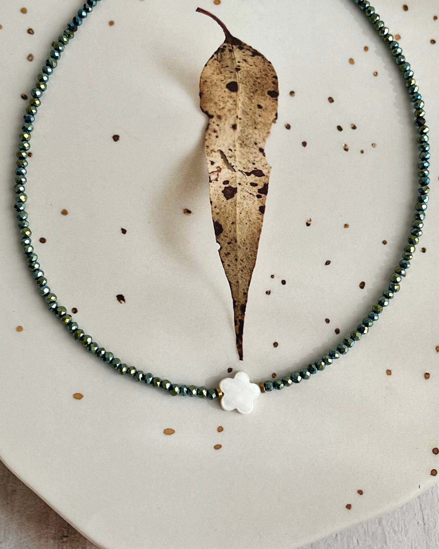 Chocker cristal verde com flor