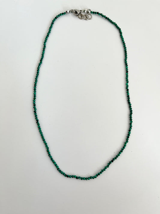 Chocker em Malaquita