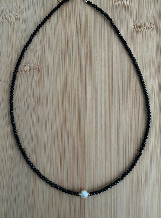 Chocker cristal preto com pérola