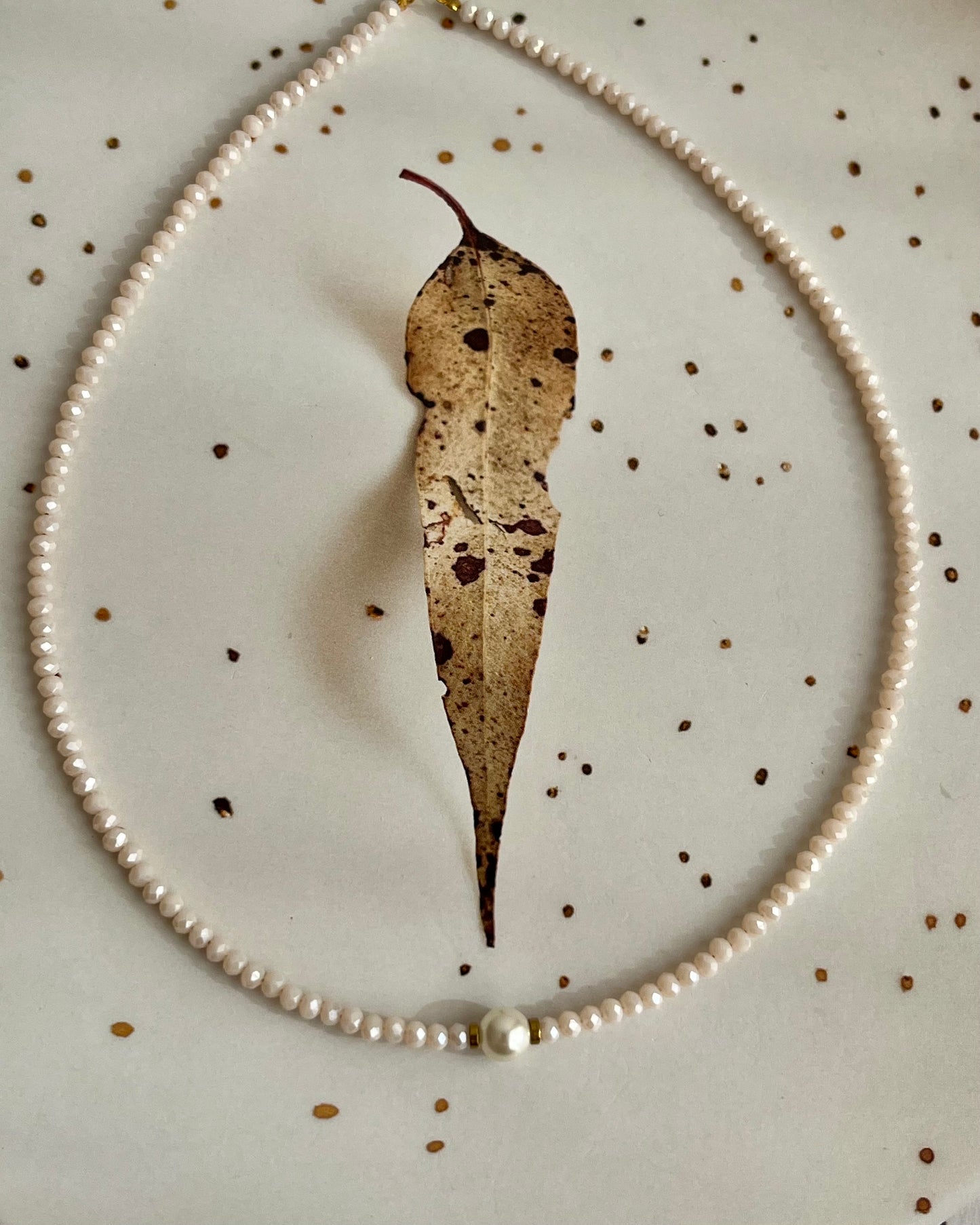 Chocker cristal off-white com pérola