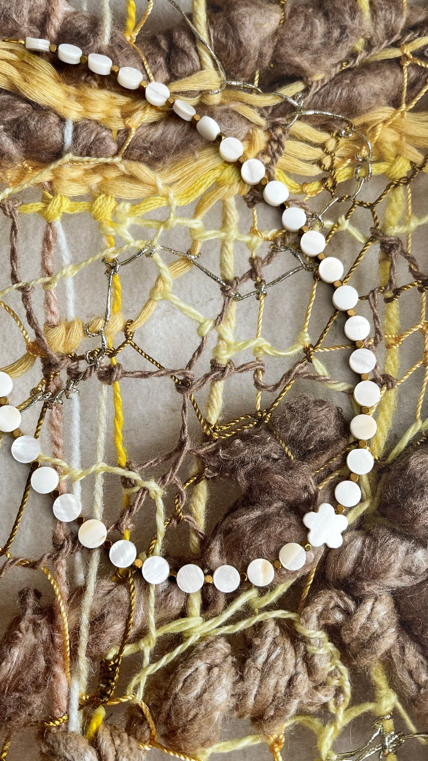 Colar Flor Madrepérolas