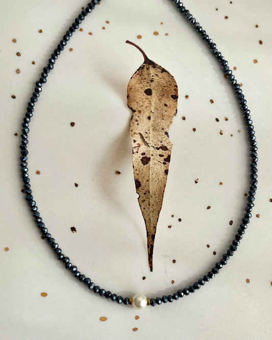 Chocker cristal azul marinho com pérola